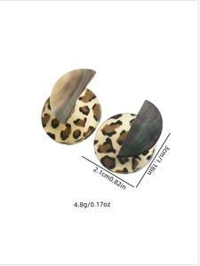 Close-up of leopard print earrings with shell texture and detailed size dimensions