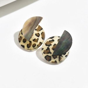 Retro leopard print C-shape hoop earrings with iridescent shell texture finish