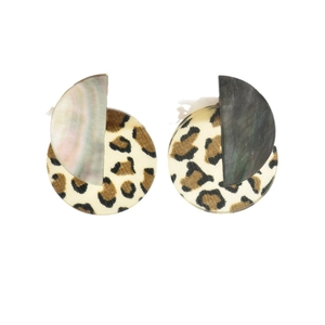 Retro C-shaped leopard print earrings with pink pearl shell inlay and bohemian style