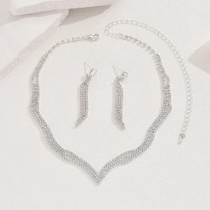 Élégant ensemble de bijoux de mariage avec collier strass en V et boucles d'oreilles