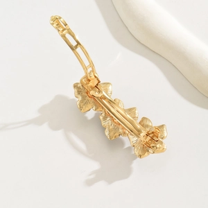 Elegant gold daisy petal hair clip with spring closure for French style hair styling