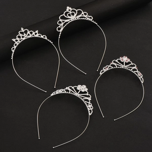 Élégante Couronne de Mariée en Alliage de Cœur avec Strass Serre-tête de Princesse pour Femmes Filles Mariage Fête d'Anniversaire Accessoire de Cheveux
