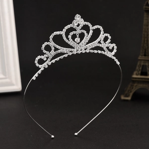 Diadème argenté élégant pour filles avec motifs de cœur et strass étincelants