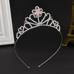 Couronne de mariée élégante avec monture en métal argenté et accents de strass rouges
