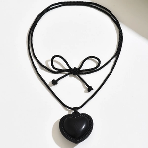 Collana minimalista in pelle con cuore nero per occhiali da sole con cordoncino intrecciato