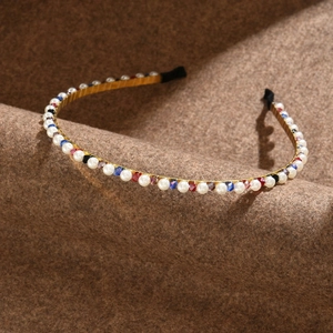 Minimalistischer Goldener Haarreif mit eleganten weißen Perlen und bunten Kristallen