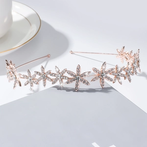 Eleganter Brautkronen-Haarreif in Roségold mit funkelnden Kristall-Schneeflocken