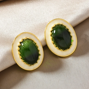 Boucles d'Oreilles Clous Ovales Rétro Françaises pour Femmes Alliage de Zinc Avec Tige Argent 925 Pierre en Résine Verte