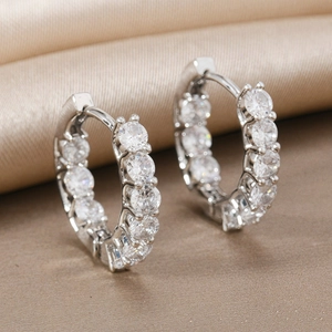 Orecchini a Cerchio in Lega Placcata Argento Con Strass Geometrici Tondi Huggie per Donna Gioielli di Moda Accessorio