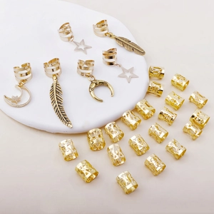 Lot de bagues de cheveux dorées avec pendentifs plumes, étoiles et lunes pour tresses
