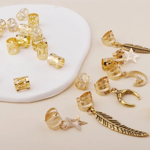 Parure de bijoux de cheveux avec plumes dorées et lune pour tresses de style bohème