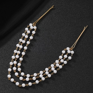 Barrettes à cheveux dorées élégantes avec pampilles de perles multicouches sur noir