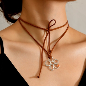 Collier Pendentif Fleur Creuse Bohème Cordon de Cire Brun Longue Chaîne de Pull Bijoux Floraux en Alliage Argenté Cadeau Femme