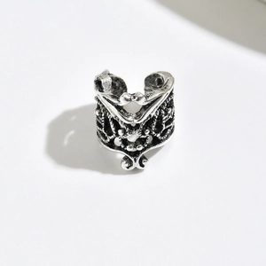 Retro hollow U-shaped ear bone clip in vintage silver finish with ethnic patterns
