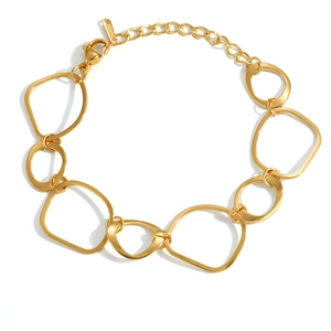 Detail of 18K gold plated stainless steel interlocking oval link necklace with lobster clasp