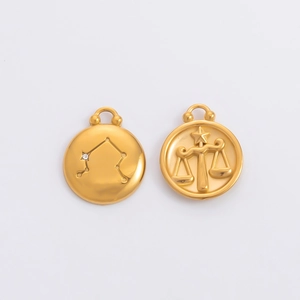 Détail de pendentifs Balance en acier doré avec pierre zircon et symbole en relief