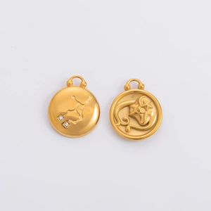 Détail de pendentifs signe Vierge plaqués or 18 carats avec symbole et constellations