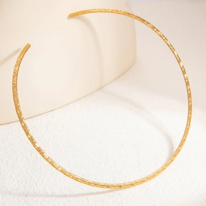 Detail of golden hammered texture on 3mm stainless steel open collar necklace