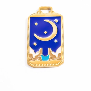 Goldener Titanstahl-Tarot-Anhänger mit blauem Emaille, Mond- und Sternmotiven