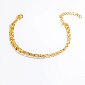 Detail of 18k gold plated stainless steel Cuban chain with adjustable lobster clasp