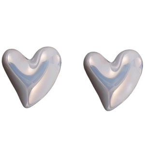 S925 silver needle heart-shaped iridescent blue earrings with metallic pearl finish