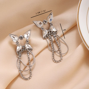 Orecchini a farfalla in argento con lunghe nappe di strass e dimensioni indicate