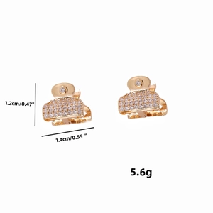Élégantes boucles d'oreilles griffes dorées serties de zircons et pavé de diamants