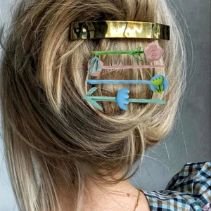 Set di fermagli per capelli floreali con molletta dorata per acconciature moda