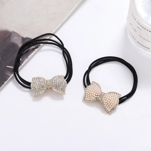 Elegantes Set aus Strass-Schleifen und Perlen-Haargummis mit elastischen Bändern