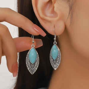 Boucles d'oreilles bohèmes vintage avec pierres turquoise et ciselure argent antique