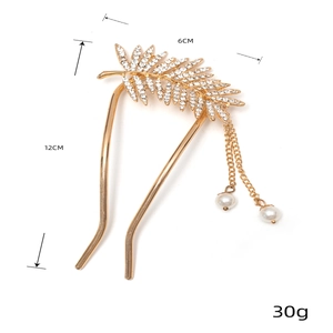 Épingle à cheveux plume dorée avec strass scintillants et pampilles de perles