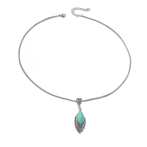 Collier bohème vintage avec pendentif turquoise marquise et chaîne en argent gravée