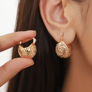 Minimalist Zinc Alloy Hollow Round Ball Stud Earrings With Copper Earring Post Luxury Geometric Design Earrings For Women