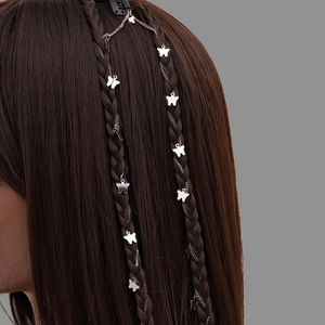 Y2K-Haarkette in Silber mit Schmetterlingsanhängern und Clips für geflochtene Frisuren