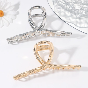 Minimalistische große Haarklammern aus Flüssigmetall in Gold und Silber für Damen