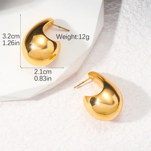 Vue détaillée montrant les dimensions des boucles d'oreilles larmes polies de 3,2 cm