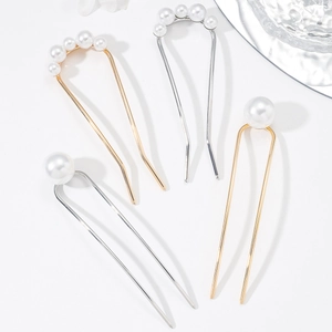 Elegant U-shaped hair pins with pearls in gold and silver finish for stylish updos