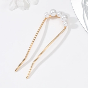 Detailed view of U-shaped gold hair pin featuring five elegant gradient pearls for updos