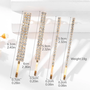 Set di quattro fermagli per capelli dorati con strass in diverse larghezze per uno stile chic