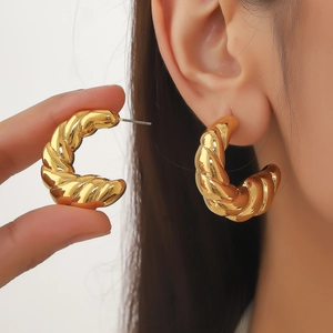 Boucles d'oreilles créoles dorées torsadées en forme de C style croissant fini poli
