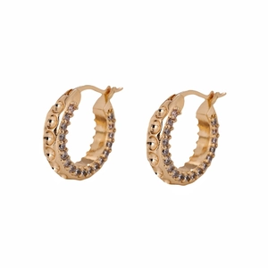 Elegante goldene Creolen mit Vintage-Reliefstruktur und funkelndem Zirkonia-Inlay