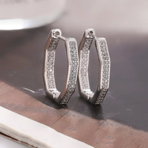 Moderne silberne Hexagon-Ohrringe mit glitzernden Zirkon-Inlays für Damen