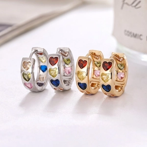 Exquisitos Pendientes de Aro de Cobre en Forma de Corazón Con Strass para Mujer Huggie Geométrico Colorido Elegante