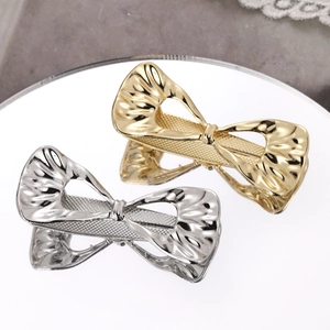 Pince à Cheveux Nœud Papillon en Métal pour Femmes Alliage Creux Texture Ondulée Pince Bec de Canard Or Argent Accessoire de Coiffure