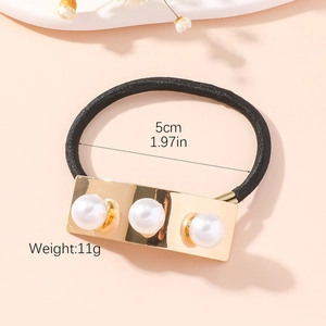 Élastique à cheveux élégant avec trois perles sur base en métal doré, diamètre de 5 cm
