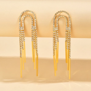 Boucles d'oreilles pendantes dorées en forme de U avec pompons et strass étincelants