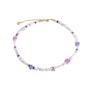 Collier d'été perlé avec cœurs violets, pendentif papillon et perles de visage souriant