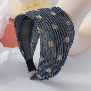 Détails du serre-tête en résille bleu marine avec fils dorés et dents antidérapantes