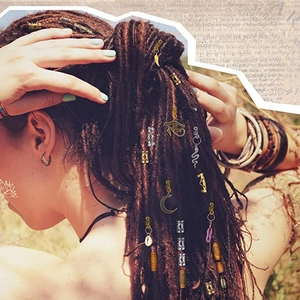 Lot de bagues à cheveux bohème avec pendentifs lune et coquillage sur tresses brunes