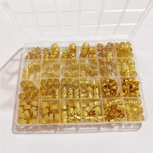 Lot de 220 anneaux de cheveux dorés et breloques en boîte de 24 compartiments pour tresses